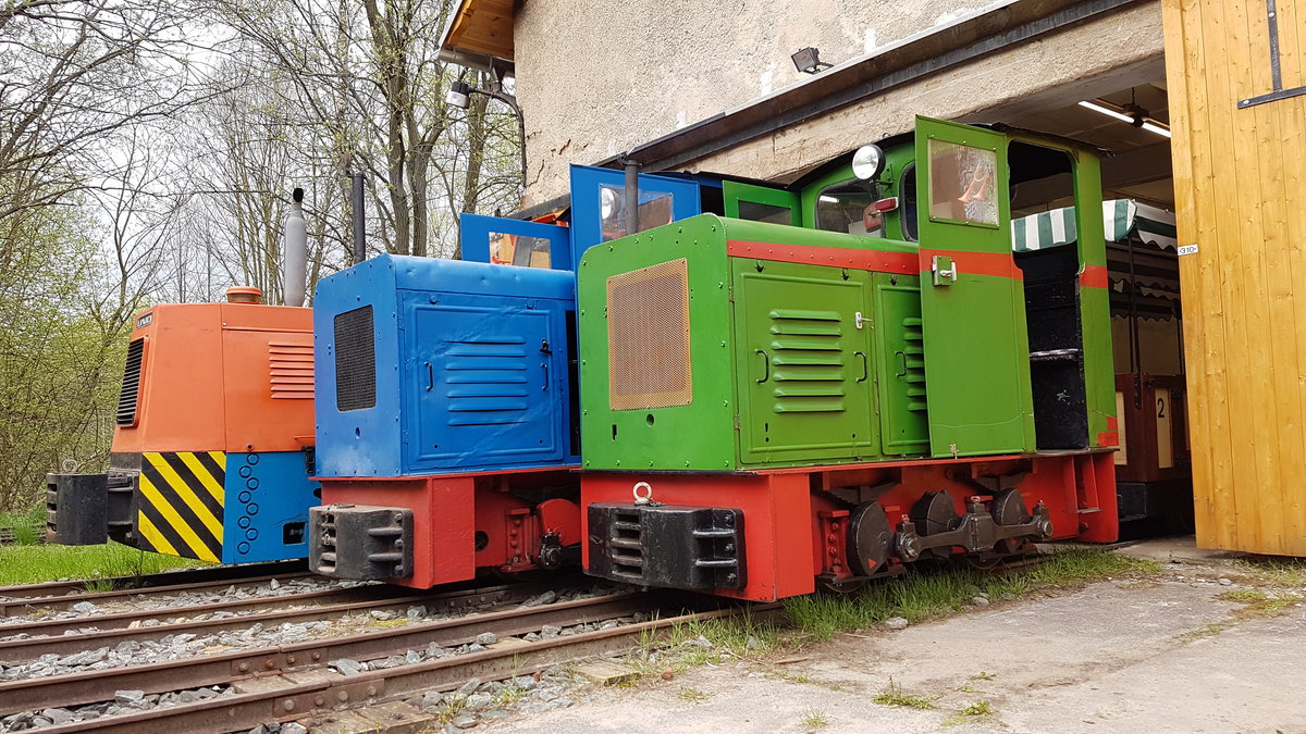  Lokparade  der drei Felbahnlokomotiven der Niederwürschnitzer Ziegeleibahn am 15.04.2017. Rechts im Bild zu sehen sind zwei Ns2f und links eine UNIO LDI-45.