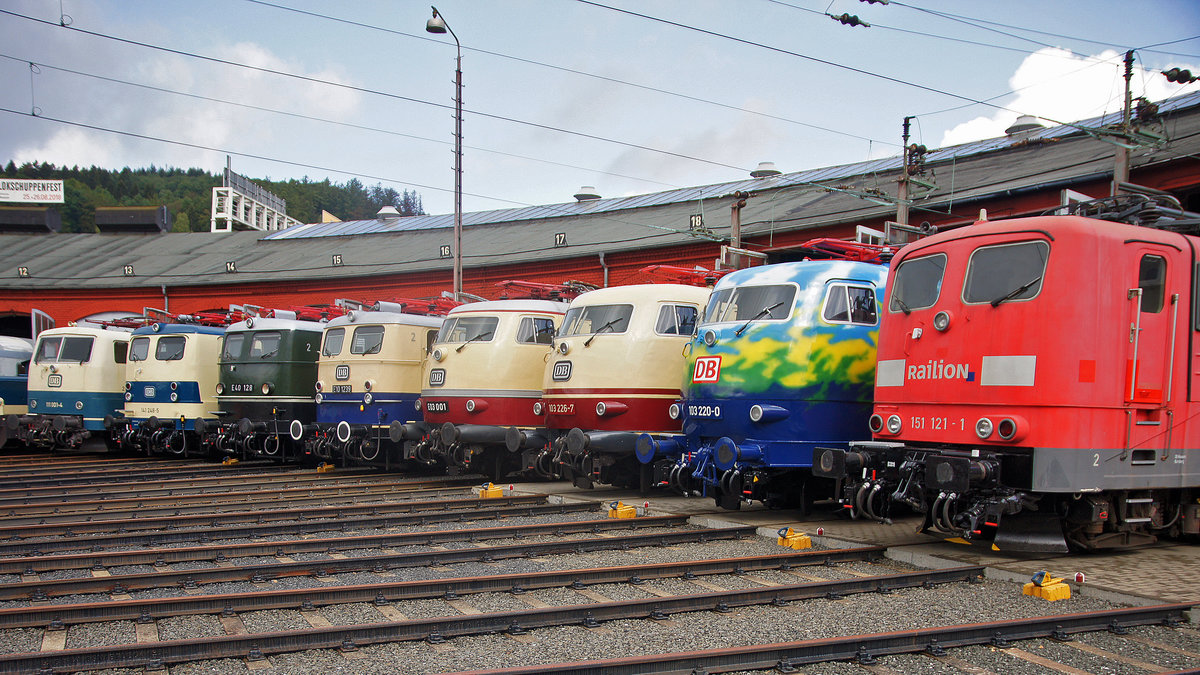 Lokparade - u.a. die Lokomotiven 103 226-7, 103 220-0 und E03 001 beim Lokschuppenfest am 25.08.2018 in Siegen.