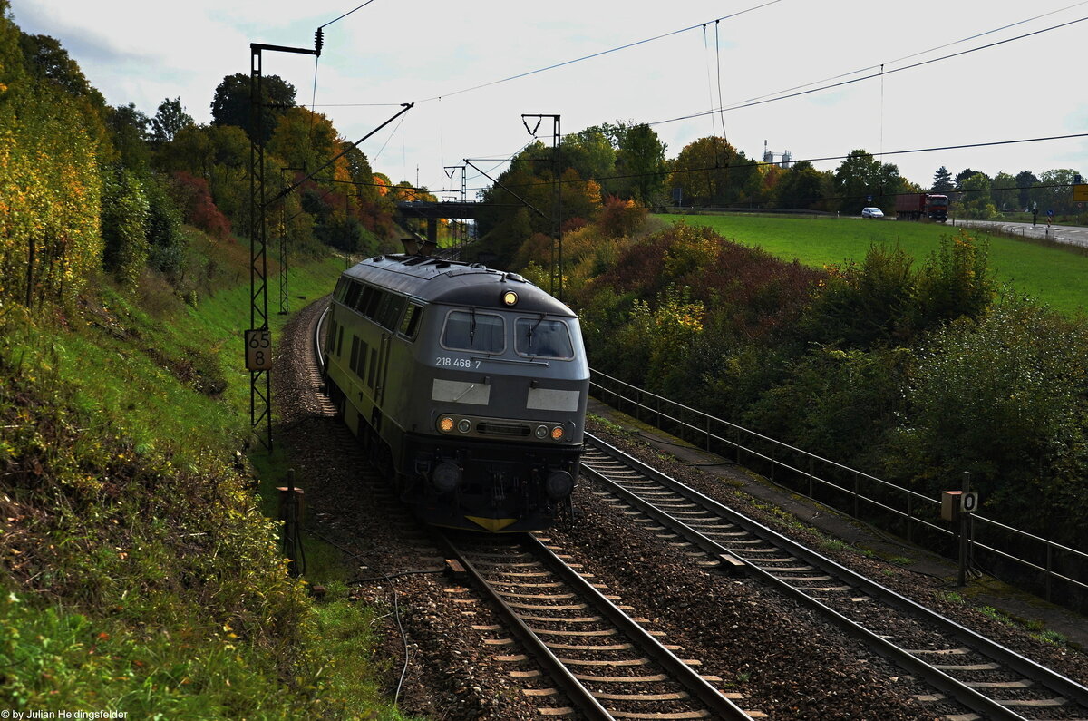 Lokporträt der 218 468-7 (Eigentümer Regio Infra Service Sachsen GmbH) die auf Solofahrt in Richtung Geislingen unterwegs ist. 03.10.2022