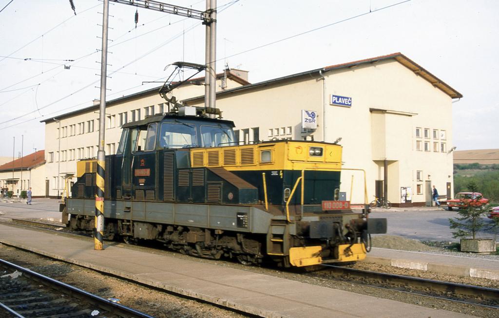 Lokportrt der slowakischen 110008 im Grenzbahnhof Plavec am 2.5.2003.