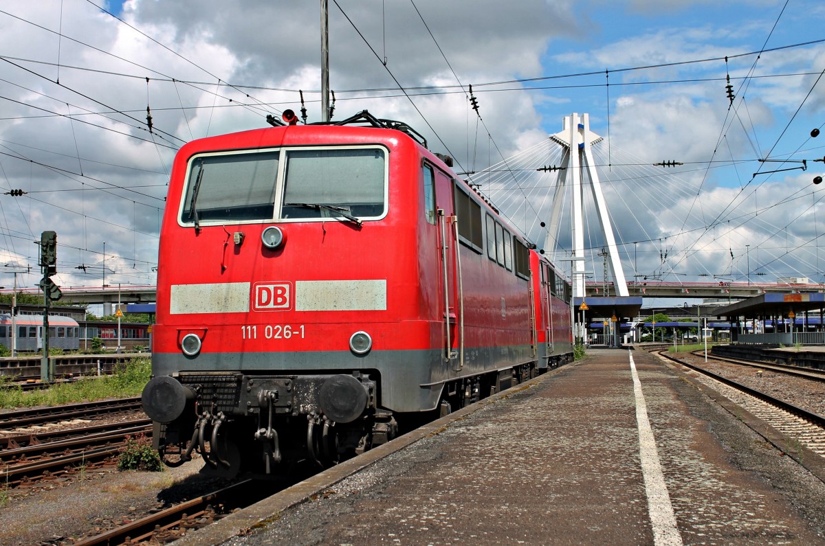 Lokportrait von 111 026-1 die am 24.05.2014 zusammen mit 111 041-0 in Ludwigshafen (Rhein) Mitte abgestellt waren.