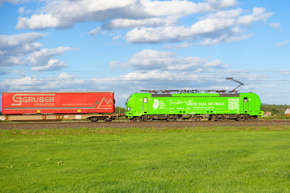 Lokportrait von 193 281 ELL/TXL  Green Deal on Track  mit einem KLV-Zug bei Triesdorf Richtung Treuchtlingen, 26.08.2020
