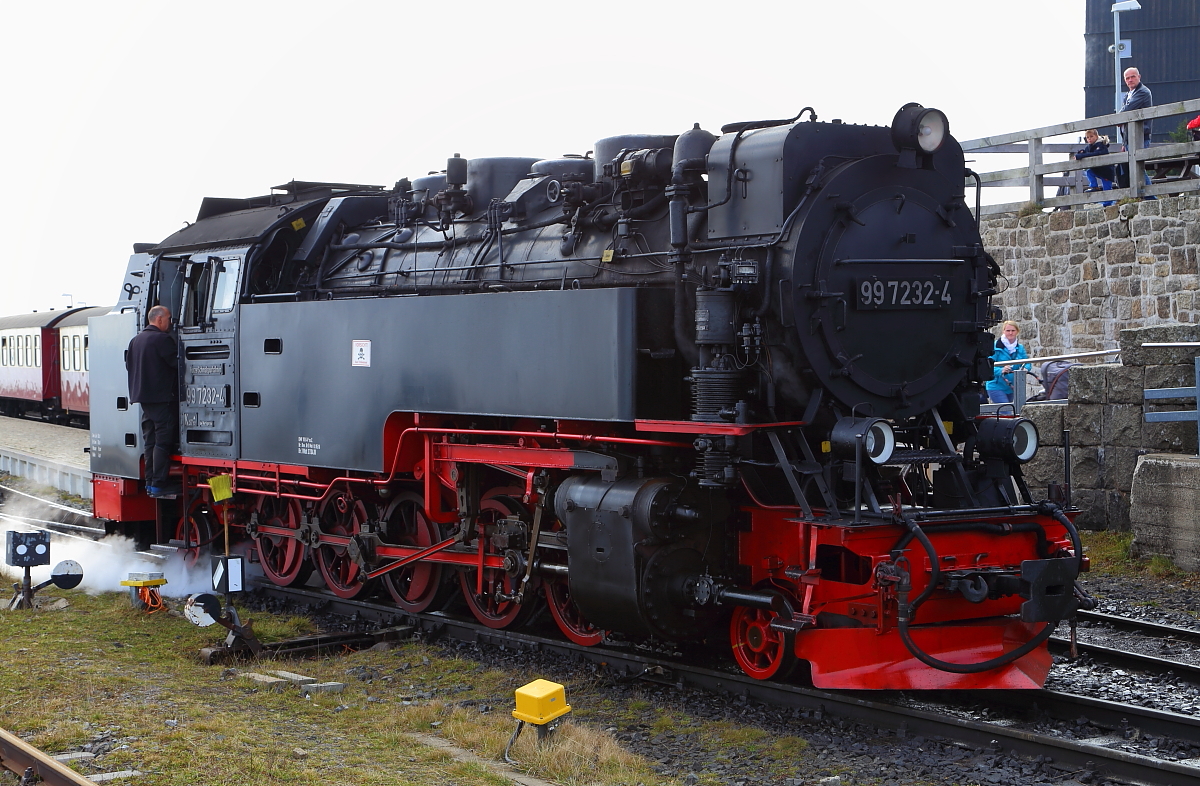 Lokportrait von 99 7232 aufgenommen am Vormittag des 19.10.2018 im Bahnhof Brocken.