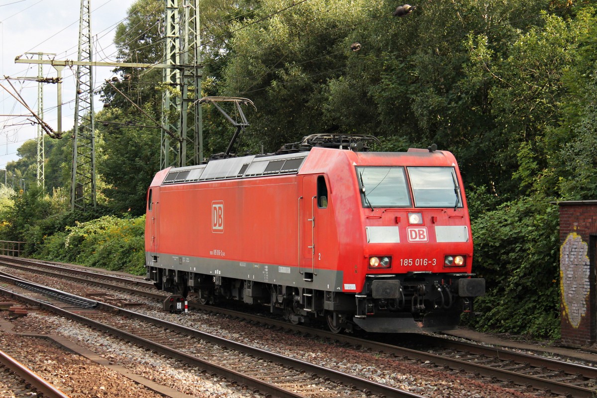 Lokportrait am 13.08.2014 von DB Schenker 185 016-3, als diese durch Harburg als Lokzug fuhr.
