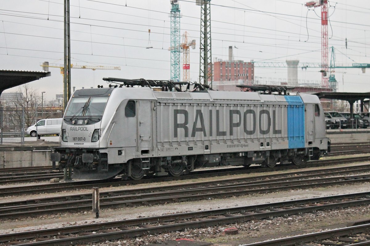 Lokportrait am 21.11.2016 von Rpool/BLSC 187 007-0, als diese abgestellt im Badischen Bahnhof von Basel stand und auf ihrem nächsten Einsatz wartete.