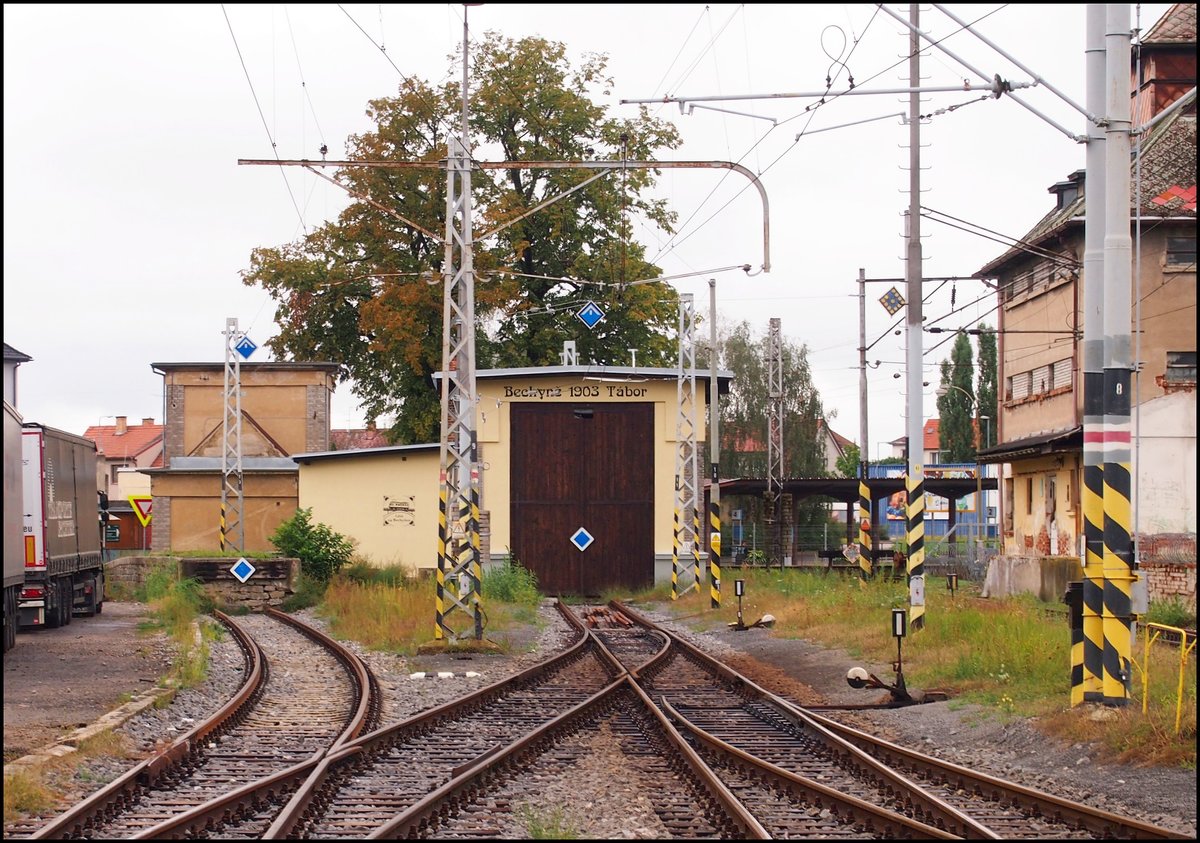 Lokschuppen (1903)im Bahnhof Bechyně am 30. August 2020