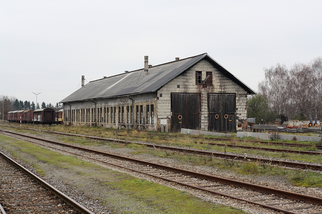 Lokschuppen der ehemaligen Zugförderungsstelle Mistelbach am 22.November 2014.