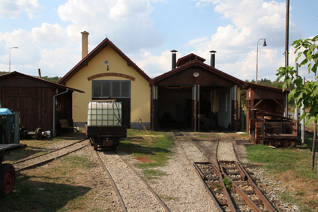 Lokschuppen in der MPZ-Endstelle Dul Jindrich am 18.August 2018.