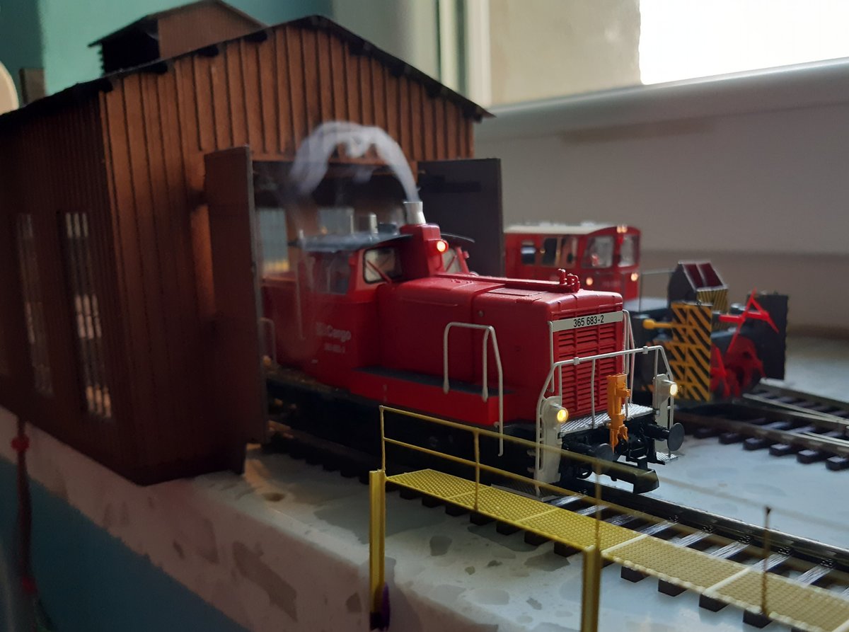 Lokschuppentüren mit Servo steuern