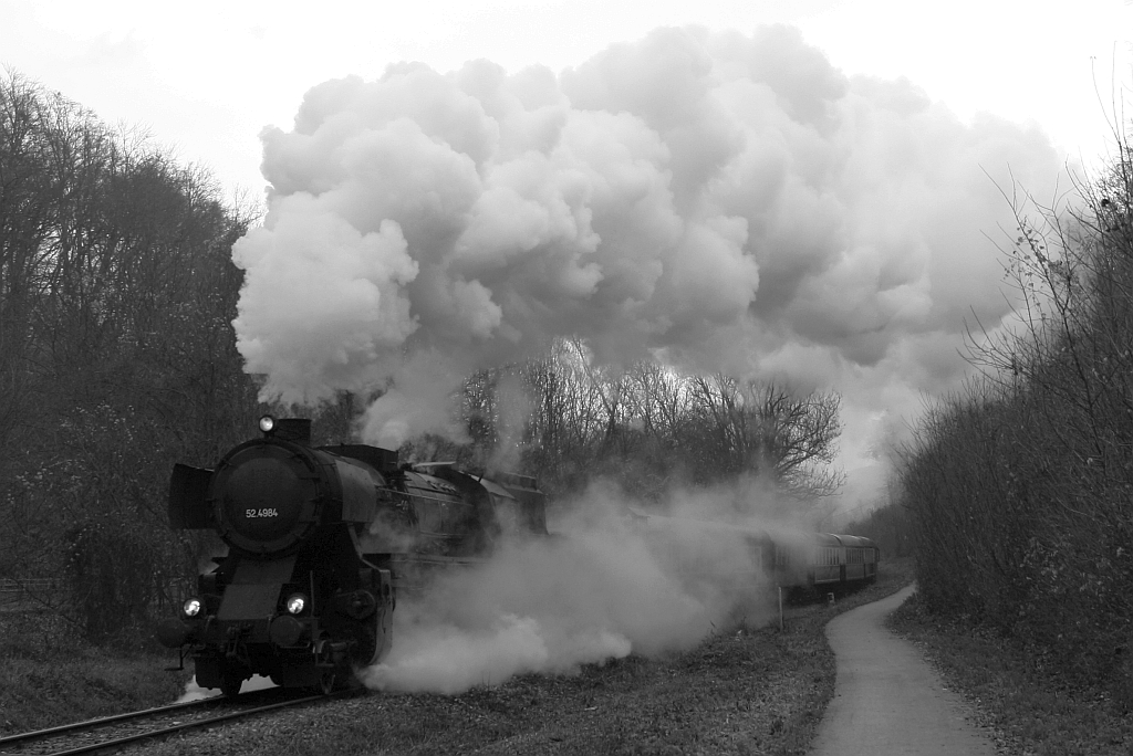 LOKTM 52.4984 am 07.Dezember 2019 mit dem SR 17678 von Wien Meidling auf der Kaltenleutgebener Bahn beim Strecken-Km 5,0 kurz vor dem Ziel Ladestelle Waldmühle.