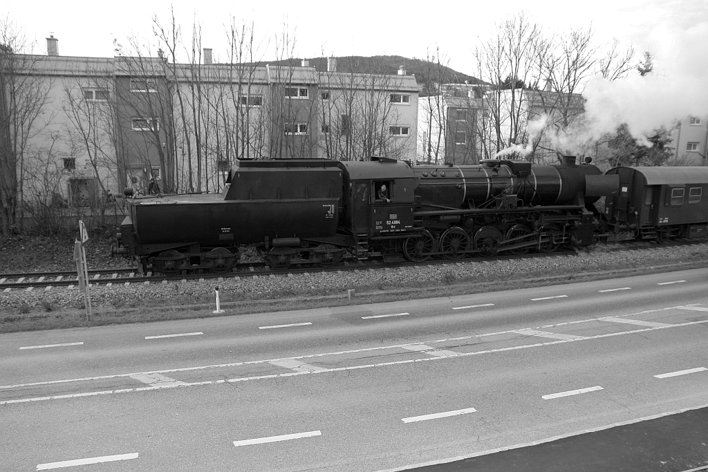 LOKTM 52.4984 am 07.Dezember 2019 vor dem SR 17686 (Waldmühle Lst. - Wien Meidling) auf der Kaltenleutgebener Bahn beim Strecken-Km 2,6.