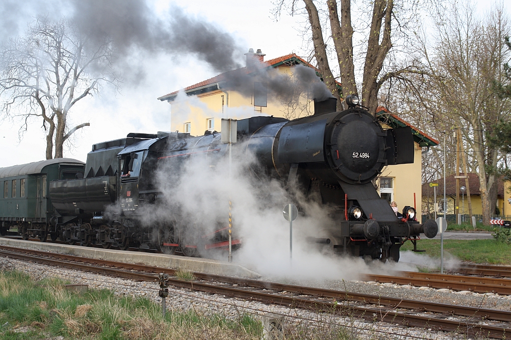 LOKTM 52.4984 am 12.April 2015 am Schluß des SR 14585 nach Strasshof in Traiskirchen Aspangbahn.