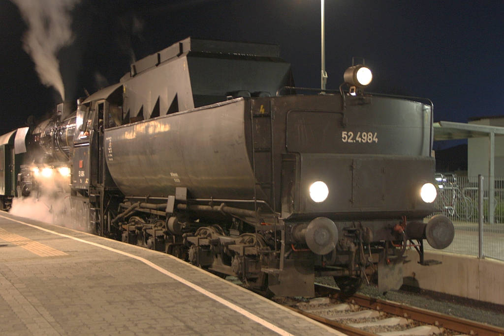 LOKTM 52.4984 am 14.Dezember 2019 vor dem SR 17596 nach Felixdorf im Bahnhof Hartberg.