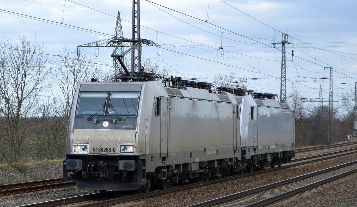 Lokzug von CTL Logistics GmbH, Berlin [D] mit den Akiem Loks  186 263-0    [NVR-Nummer: 91 80 6186 263-0 D-AKIEM] und   186 262-2  [NVR-Nummer: 91 80 6186 262-2 D-AKIEM] am Haken am 25.02.20 Bf. Saarmund.