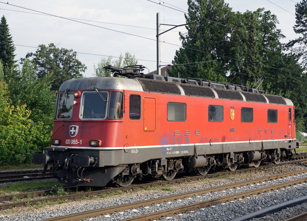 Lokzug RBL - Gerlafingen mit der Re 620 085-1  SULGEN  bei der Ankunft in Gerlafingen am 12. Juli 2021.
Foto: Walter Ruetsch