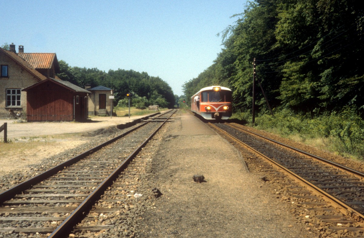 Lollandsbanen (LJ ): Triebzug Bahnhof Ryde am 22. Juni 1983. 