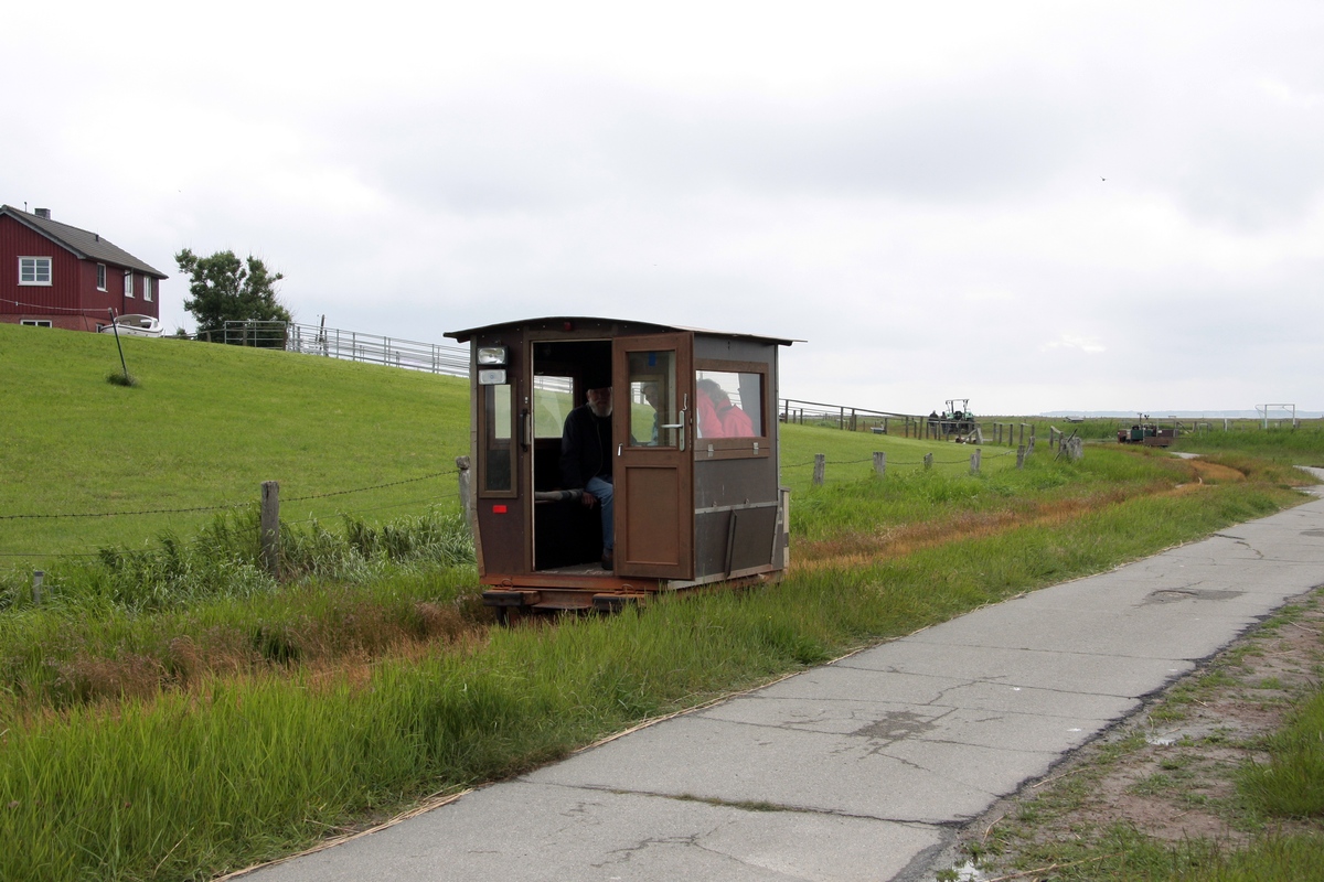 Lore 19 unterwegs unterhalb der Olandwarf. (10.06.2012)