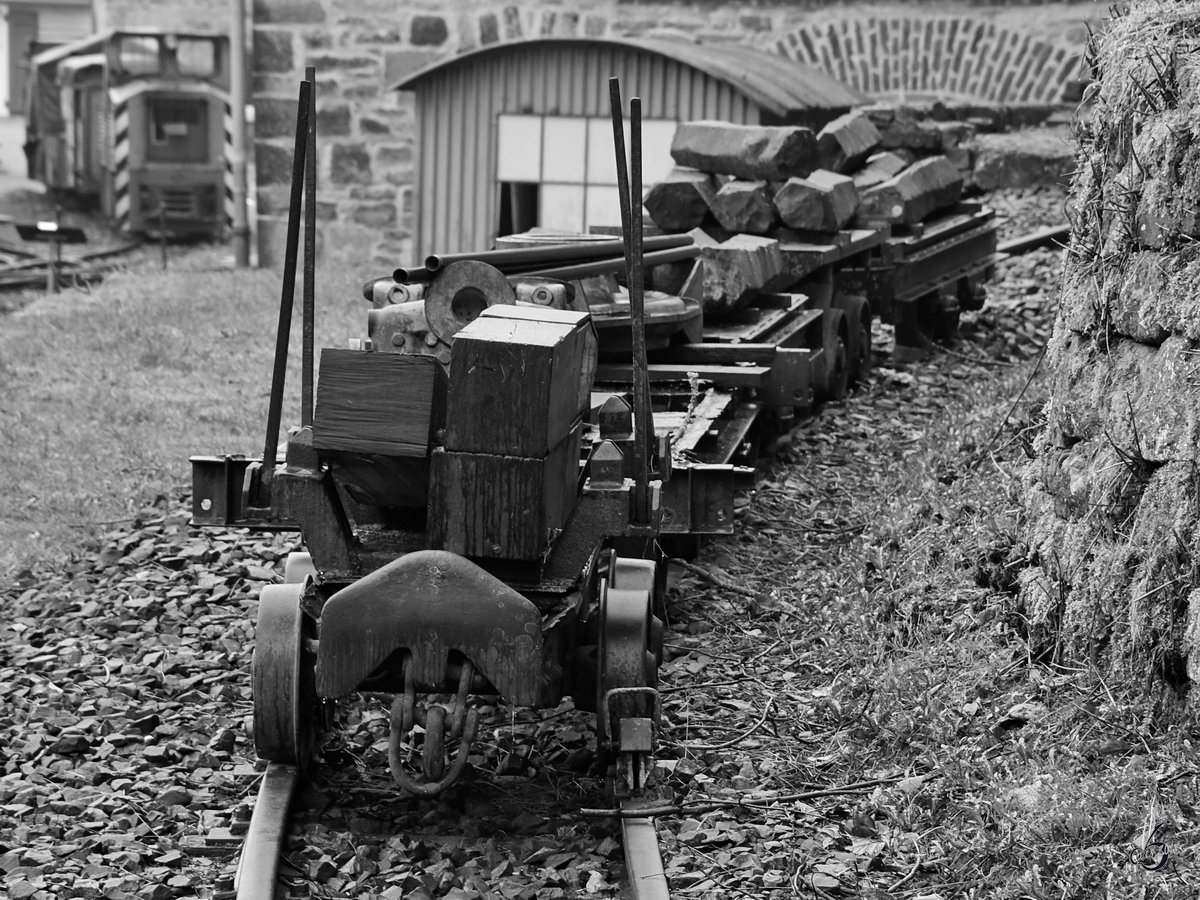 Loren im Gruben- und Feldbahnmuseum Zeche Theresia. (Witten, April 2018)