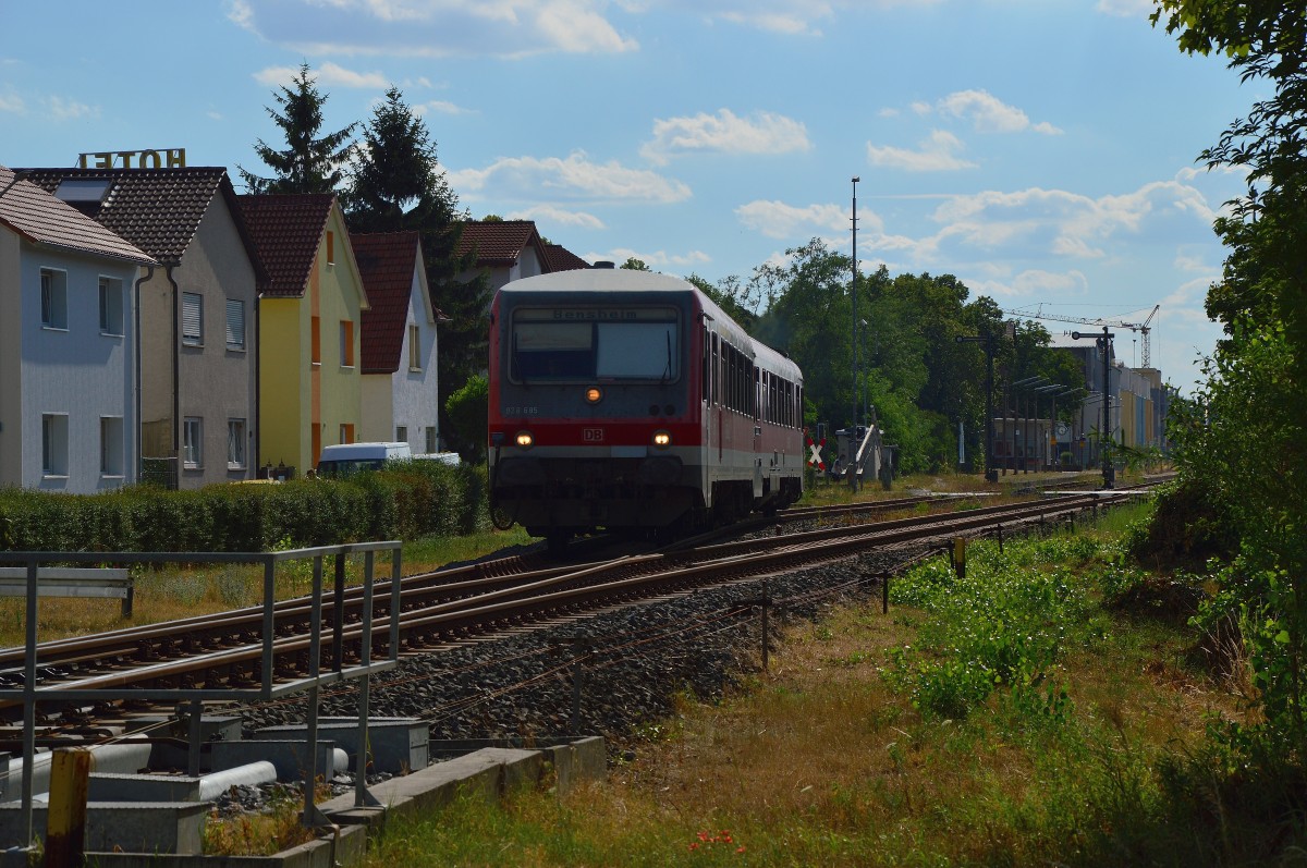 Lorsch verlassend ist der 628/928 695 nach Bensheim unterwegs. 21.7.2015