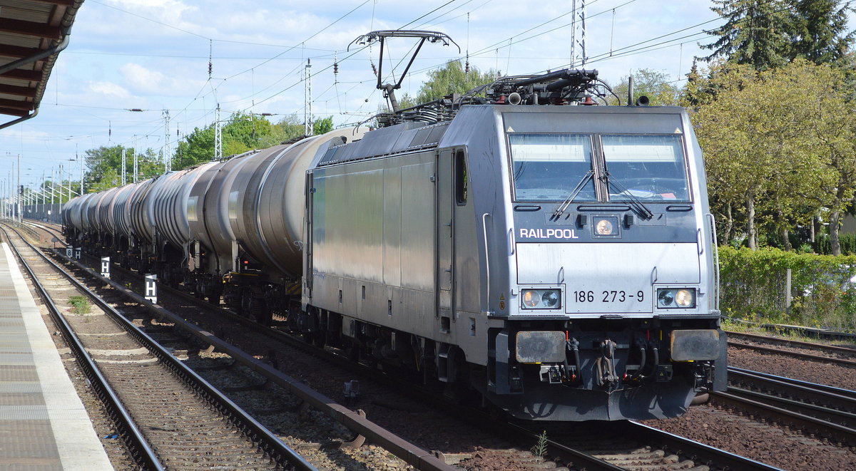 Lotos Kolej Sp. z o.o mit der Rpool   186 273-9  [NVR-Nummer: 91 80 6186 273-9 D-Rpool] und Kesselwagenzug am 14.05.19 Berlin-Hirschgarten.