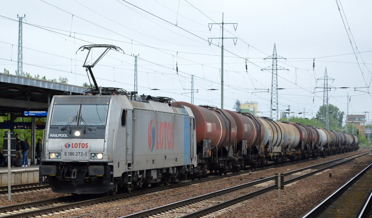 Lotos Kolej Sp. z o.o. mit der Rpool  E 186 272-1  [NVR-Number: 91 80 6186 272-1 D-Rpool] und Kesselwagenzug am 16.05.19 Bf. Flughafen Berlin-Schönefeld.