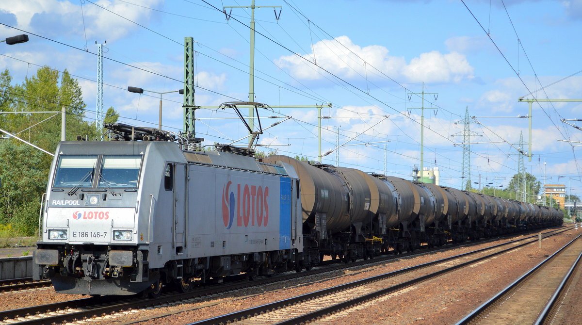 Lotos Kolej Sp. z o.o. mit Rpool   E 186 146-7  [NVR-Nummer: 91 80 6186 146-7 D-Rpool] und Kesselwagenzug am 14.08.19 Durchfahrt bahnhof Flughafen Berlin Schönefeld. 