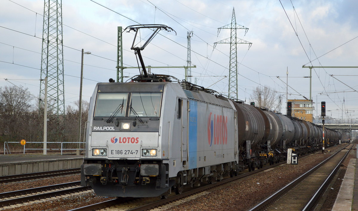 Lotos Kolej Sp. z o.o., Gdańsk [PL] mit der Railpool Lok  E 186 274-7  [NVR-Nummer: 91 80 6186 274-7 D-Rpool] mit Kesselwagenzug am 23.01.20 Bf. Flughafen Berlin Schönefeld.