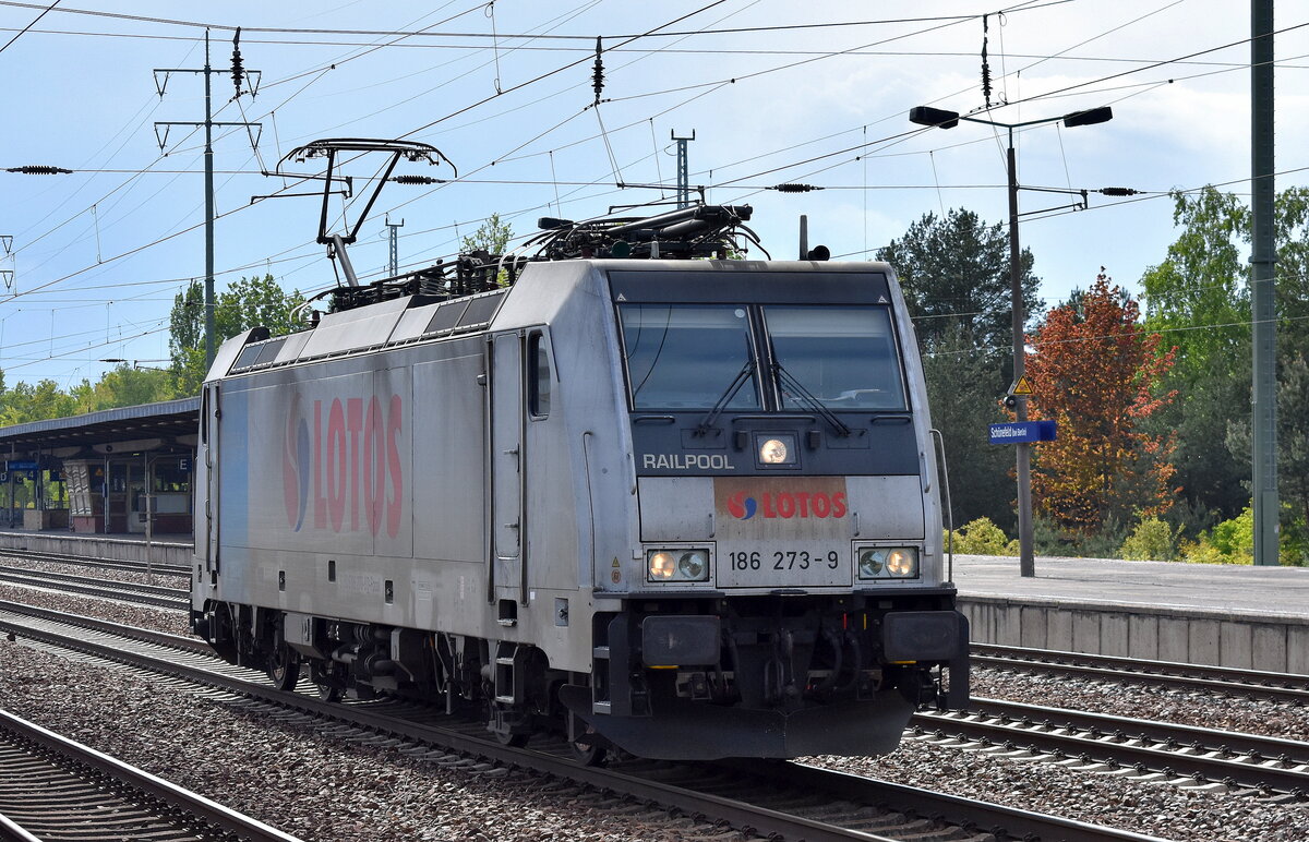 Lotos Kolej Sp. z o.o., Gdańsk [PL] mit der Railpool Lok  186 273-9  [NVR-Nummer: 91 80 6186 273-9 D-Rpool] am 22.04.24 Höhe Bahnhof Schönefeld bei Berlin.