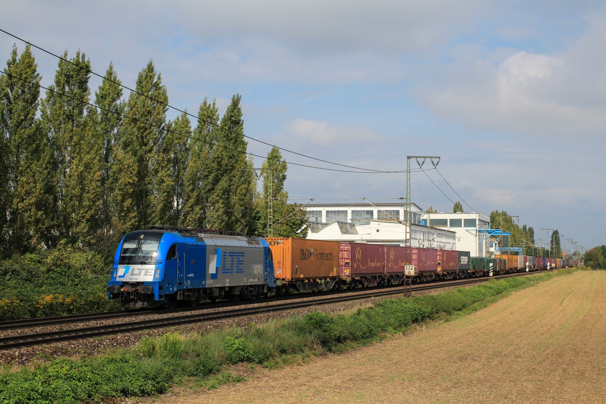 LTE 1216 910 mit Kisten am 30. August 2014 bei Burgweinting.