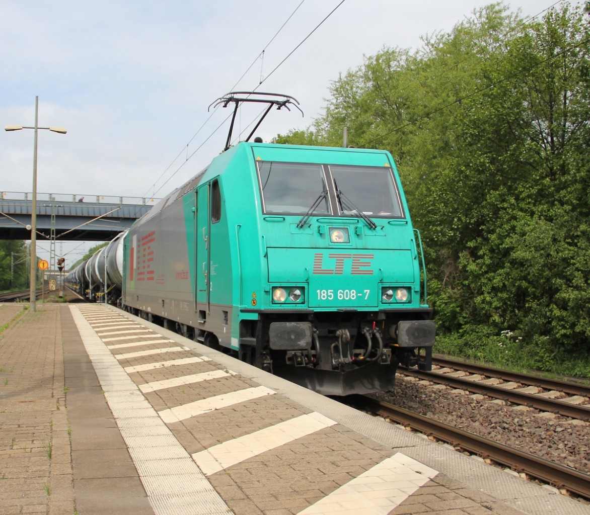 LTE 185 608-7 mit Kesselwagenzug auf dem Schnellfahrt-Gleis in Richtung Seelze. Aufgenommen am 30.05.2013 in Dedensen-G�mmer.
