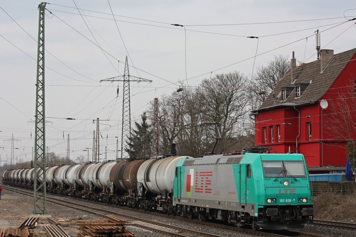 LTE 185 608 zog am 8.4.13 den DGS 95661 von Emmerich nach Passau durch Ratingen-Lintorf.