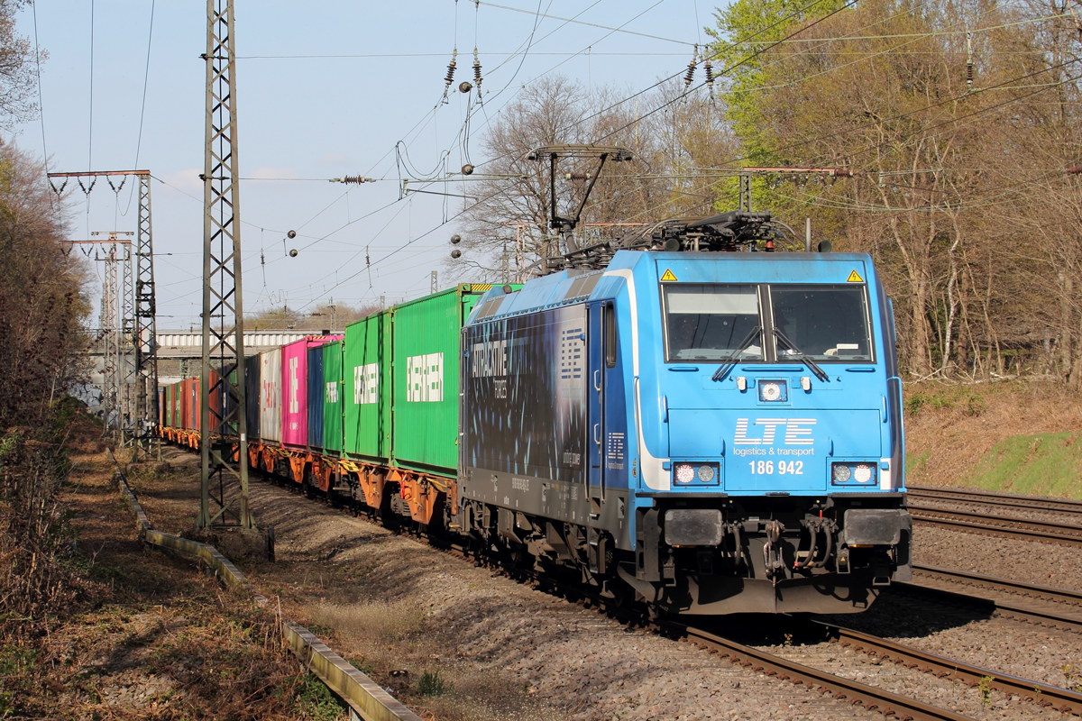 LTE 186 942 in Duisburg Abzweig Lohtarstraße 23.4.2021
