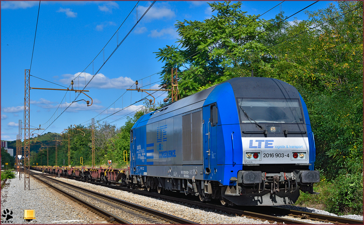 LTE 2016 903 'Maria' zieht leeren Containerzug durch Maribor-Tabor Richtung Koper Hafen. /21.9.2015