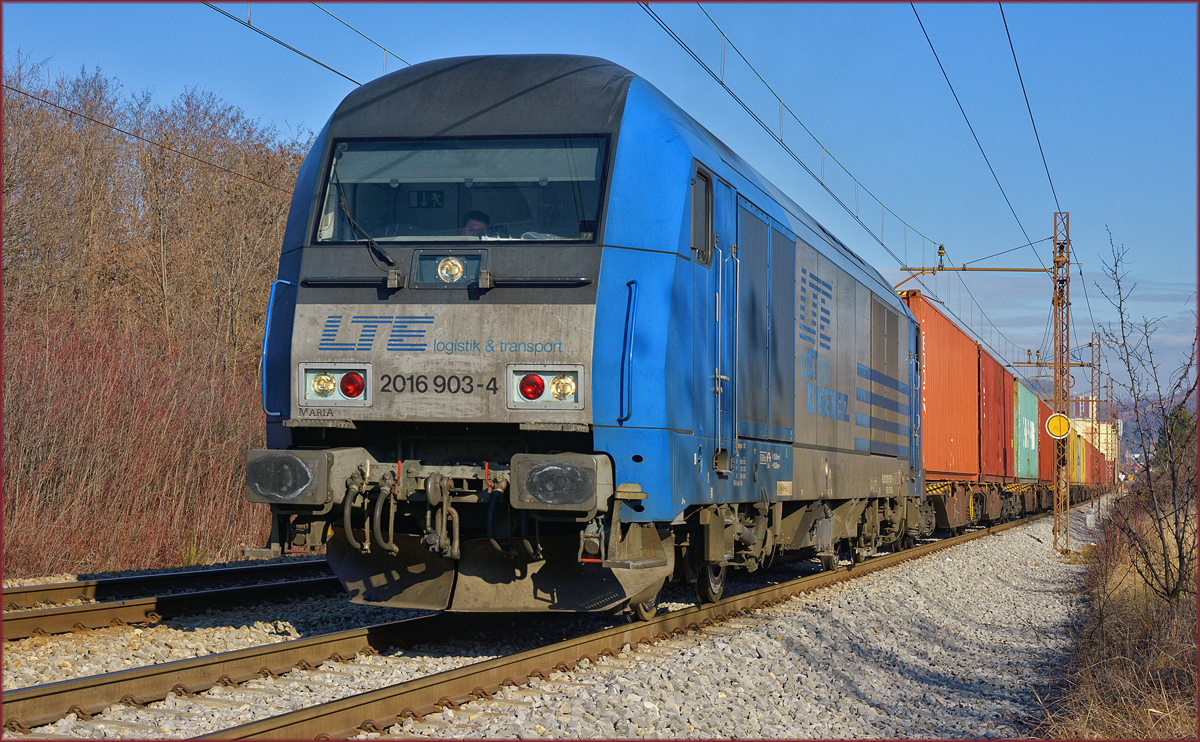 LTE 2016 903 zieht Containerzug durch Maribor-Tabor Richtung Koper Hafen. /23.1.2018