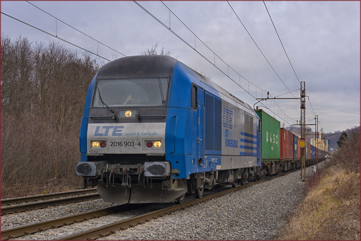 LTE 2016 903 zieht Containerzug durch Maribor-Tabor Richtung Koper Hafen. /20.1.2020