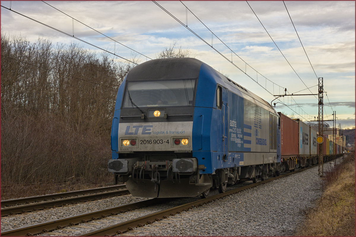LTE 2016 903 zieht Containerzug durch Maribor-Tabor Richtung Koper Hafen. /31.1.2020