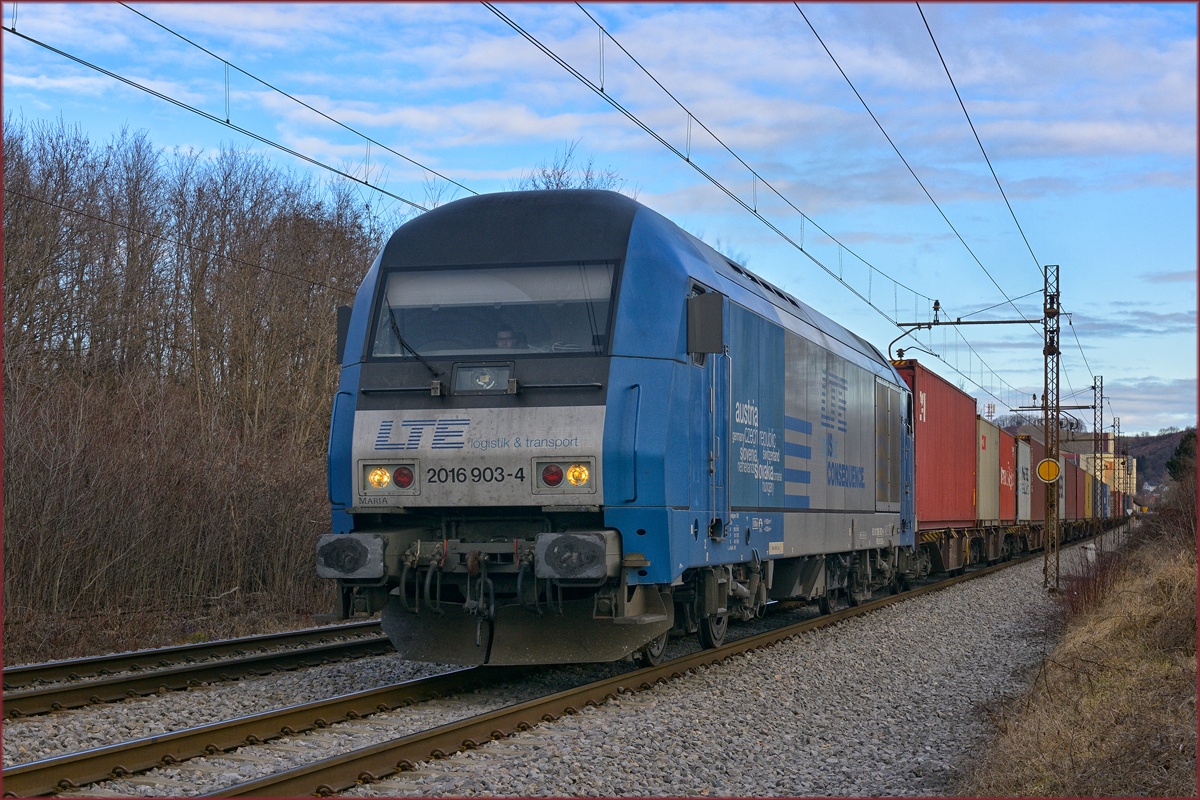 LTE 2016 903 zieht Containerzug durch Maribor-Tabor Richtung Koper Hafen. /5.2.2020