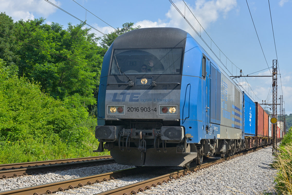 LTE 2016 903 zieht Containerzug durch Maribor-Tabor Richtung Koper Hafen. /23.6.2020