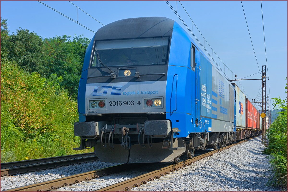 LTE 2016 903 zieht Containerzug durch Maribor-Tabor Richtung Koper Hafen. /11.8.2020