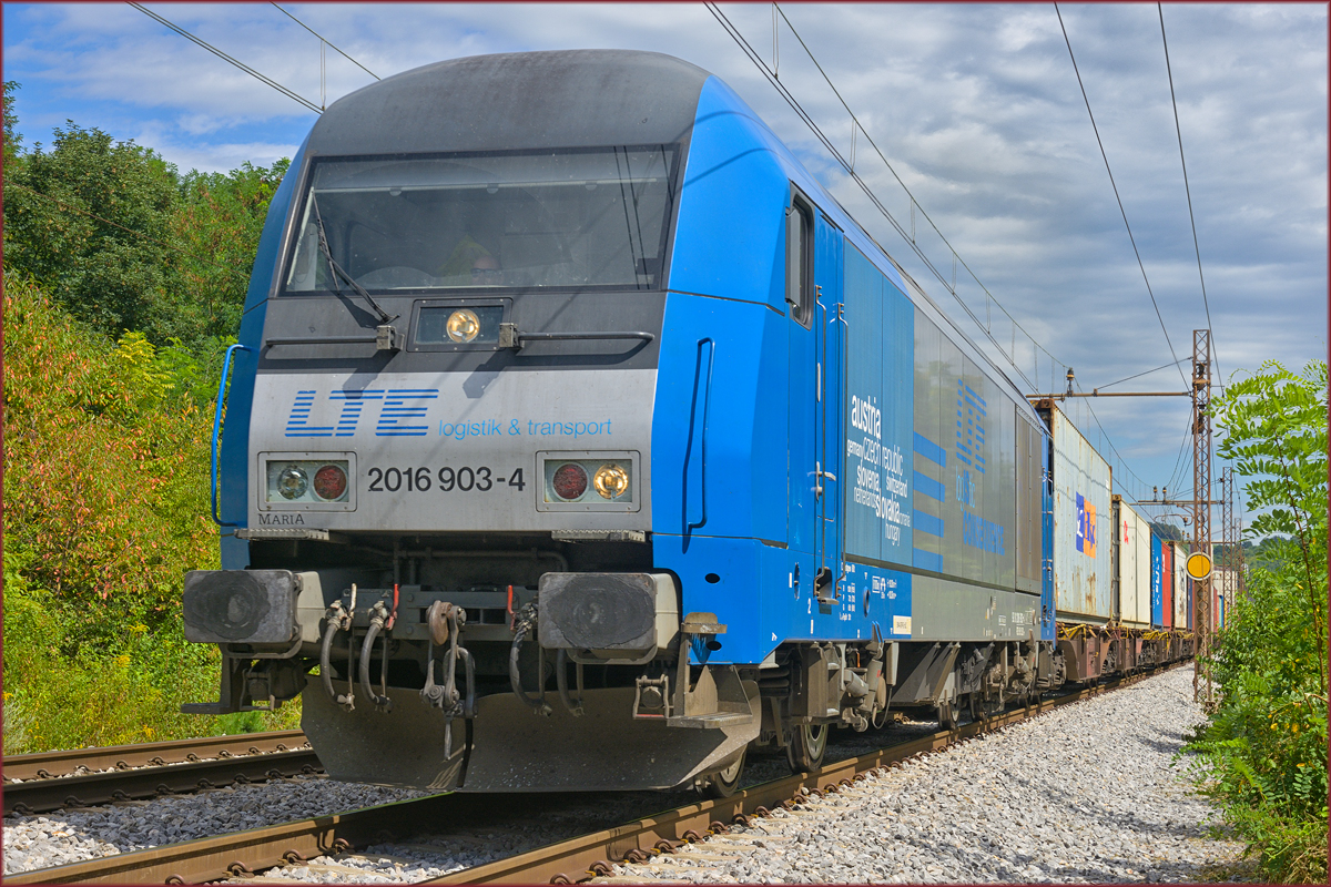 LTE 2016 903 zieht Containerzug durch Maribor-Tabor Richtung Koper Hafen. /19.8.2020