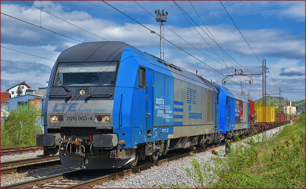 LTE 2016 903+2016 922 ziehen Containerzug durch Maribor-Tabor Richtung Koper Hafen. /7.4.2017