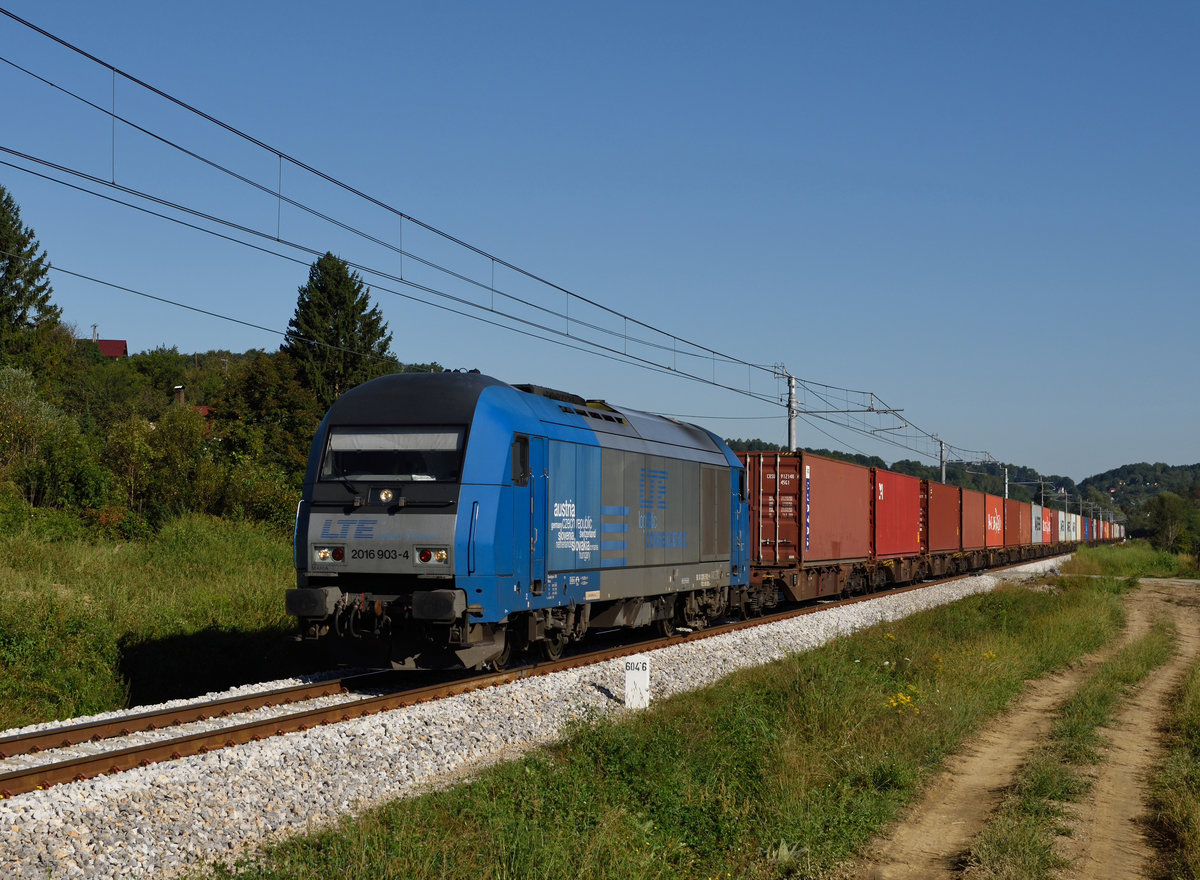 LTE 2016 904 brachte am Morgen des 5. September 2019 den Containerzug 41441 von Kalsdorf nach Koper, und wurde von mir in Cirkica fotografiert.
