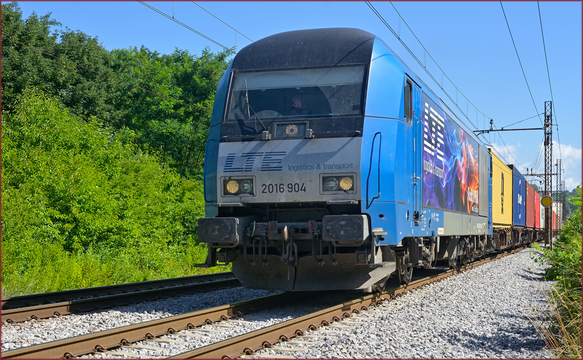 LTE 2016 904 zieht Containerzug durch Maribor-Tabor Richtung Koper Hafen. /7.7.2020