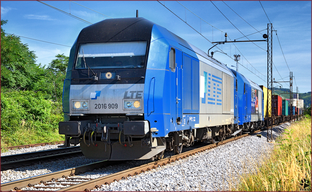LTE 2016 909+2016 922 ziehen Containerzug durch Maribor-Tabor Richtung Koper Hafen. /2.8.2016