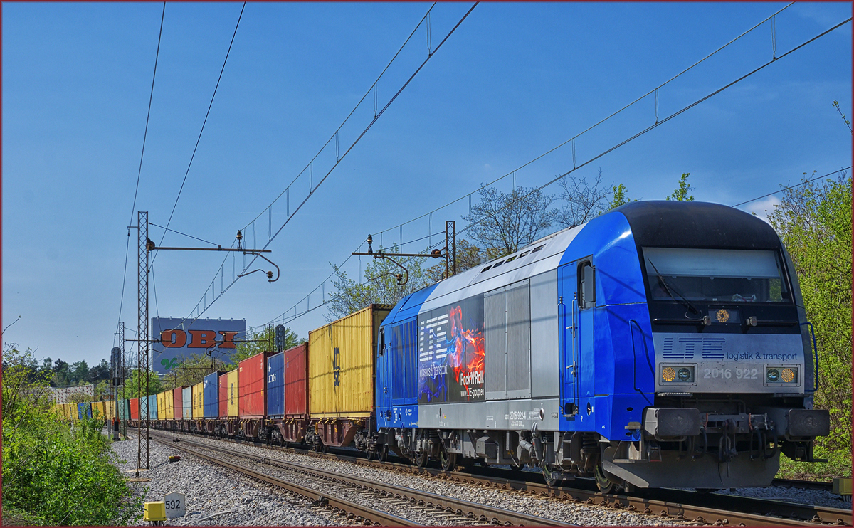LTE 2016 922 zieht Containerzug durch Maribor-Tabor Richtung Norden. /14.4.2017