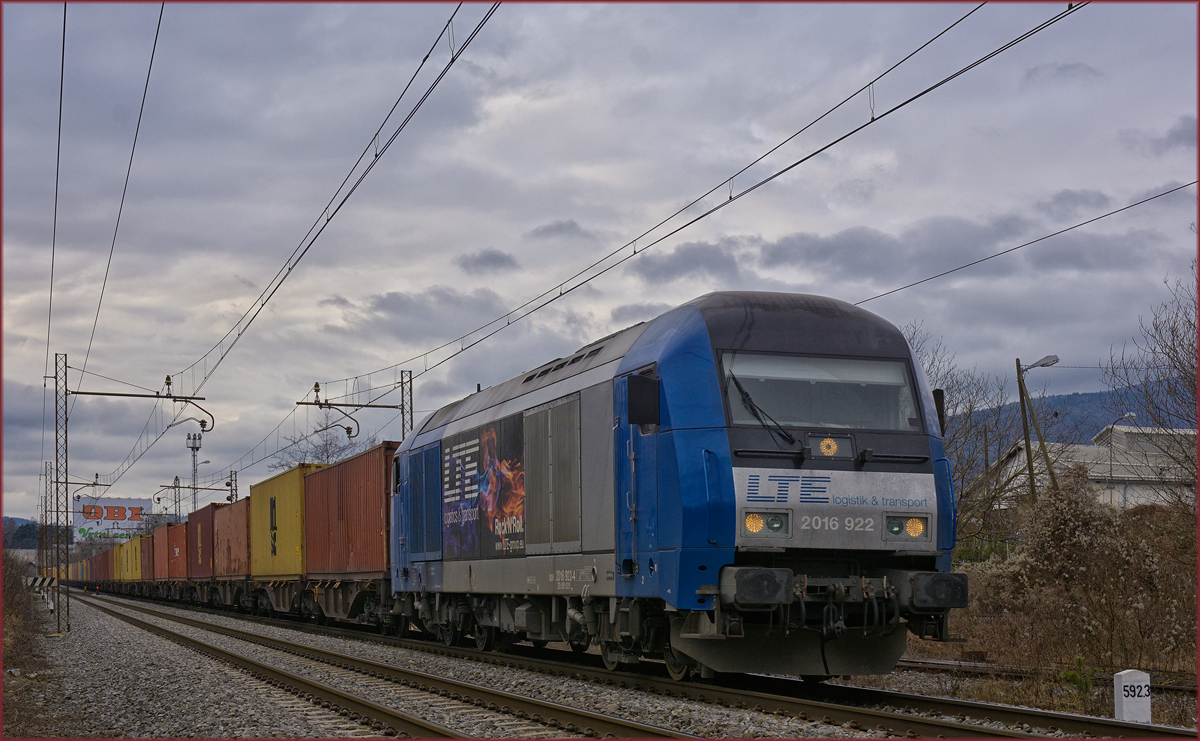 LTE 2016 922 zieht Containerzug durch Maribor-Tabor Richtung Norden. /20.1.2020