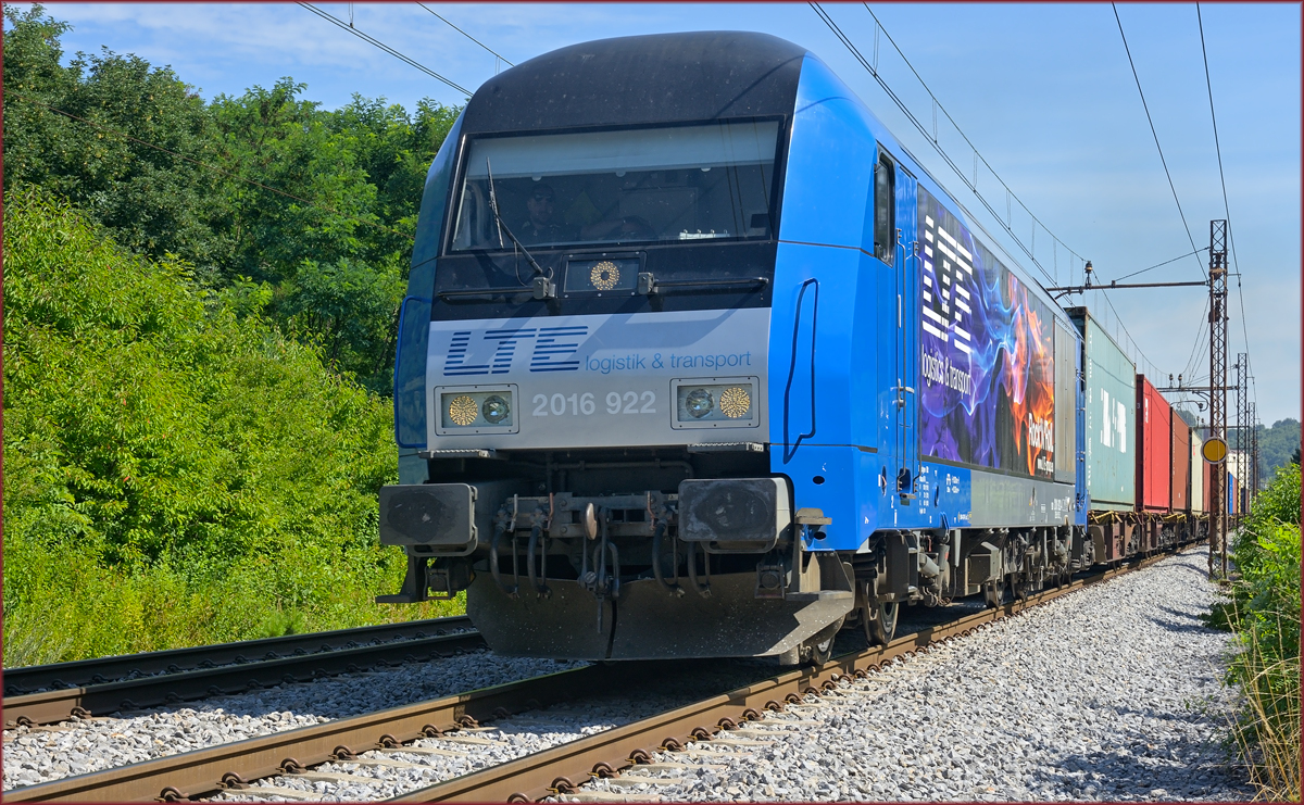 LTE 2016 922 zieht Containerzug durch Maribor-Tabor Richtung Koper Hafen. /15.7.2020