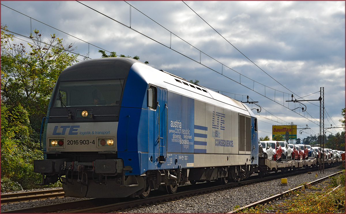 LTE 9016 903 'Maria' zieht Autozug durch Maribor-Tabor Richtung Norden. /20.10.2015