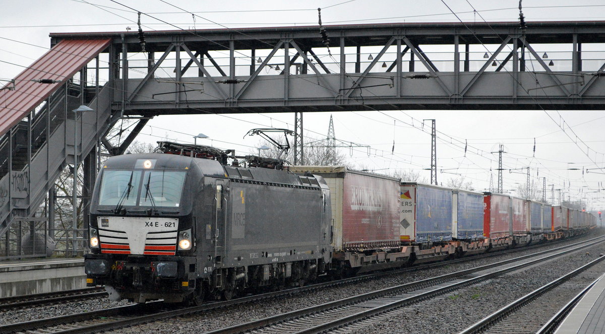 LTE Logistik- nd Transport GmbH, Graz [A] mit der MTCE Vectron  X4 E - 621   [NVR-Nummer: 91 80 6193 621-0 D-DISPO] und Taschenwagenzug Richtung Rotterdam am 03.03.20 Bf. Saarmund.