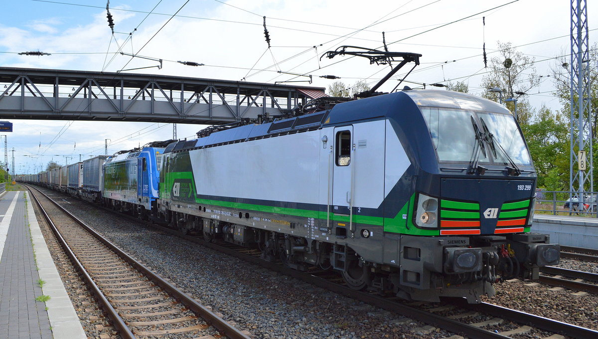 LTE Logistik- und Transport GmbH, Graz [A] mit der ELL Vectron  193 299  [NVR-Nummber: 91 80 6193 299-5 D-ELOC] mit   186 942  [NVR-Nummer: 91 80 6186 942-9 D-LTE] und Taschenwagenzug Richtung Rotterdam am 05.05.20 Bf. Saarmund.